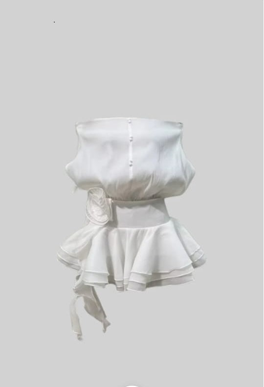 ELEGANT MINI DRESS WITH PEPLUM HEM AND ROSETTE WAIST EMBELLISHMENT - WHITE