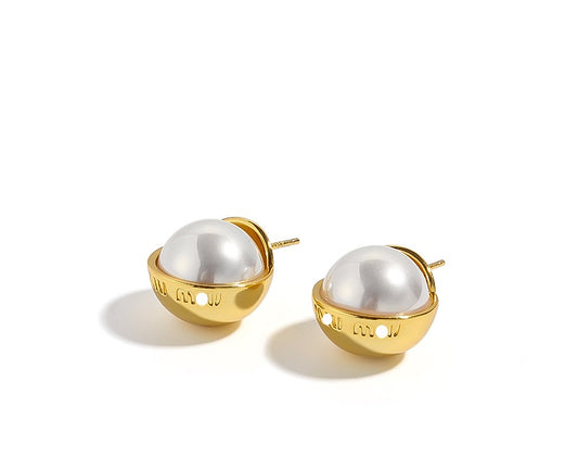 MIU Pearl studs earrings