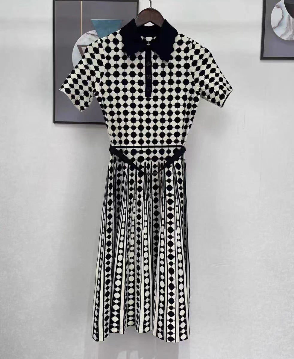 Robe plissée à pois avec ceinture en jacquard pour femme