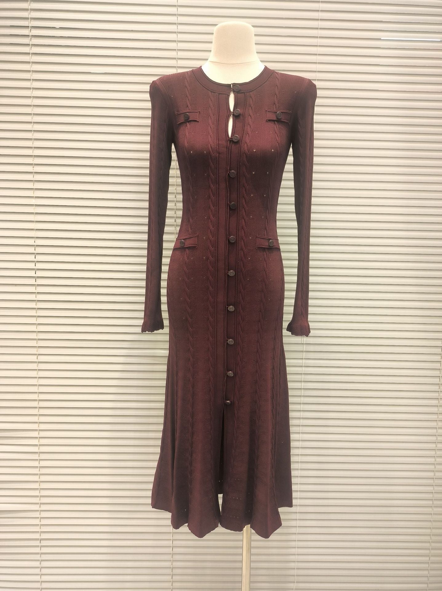 Cut-out thread Dress