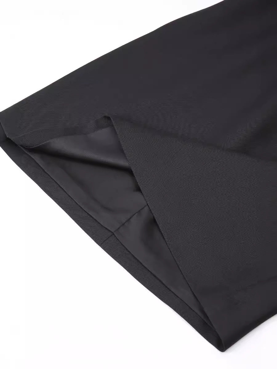 Conception de niche, bretelles fleuries faites à la main, décolleté droit, taille cintrée, jupe courte, mode de niche, robe trapèze à bretelles