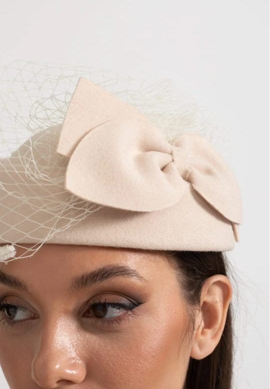 Elegant Hat With Delicate Netting And Decorative Bow Applique - Beige