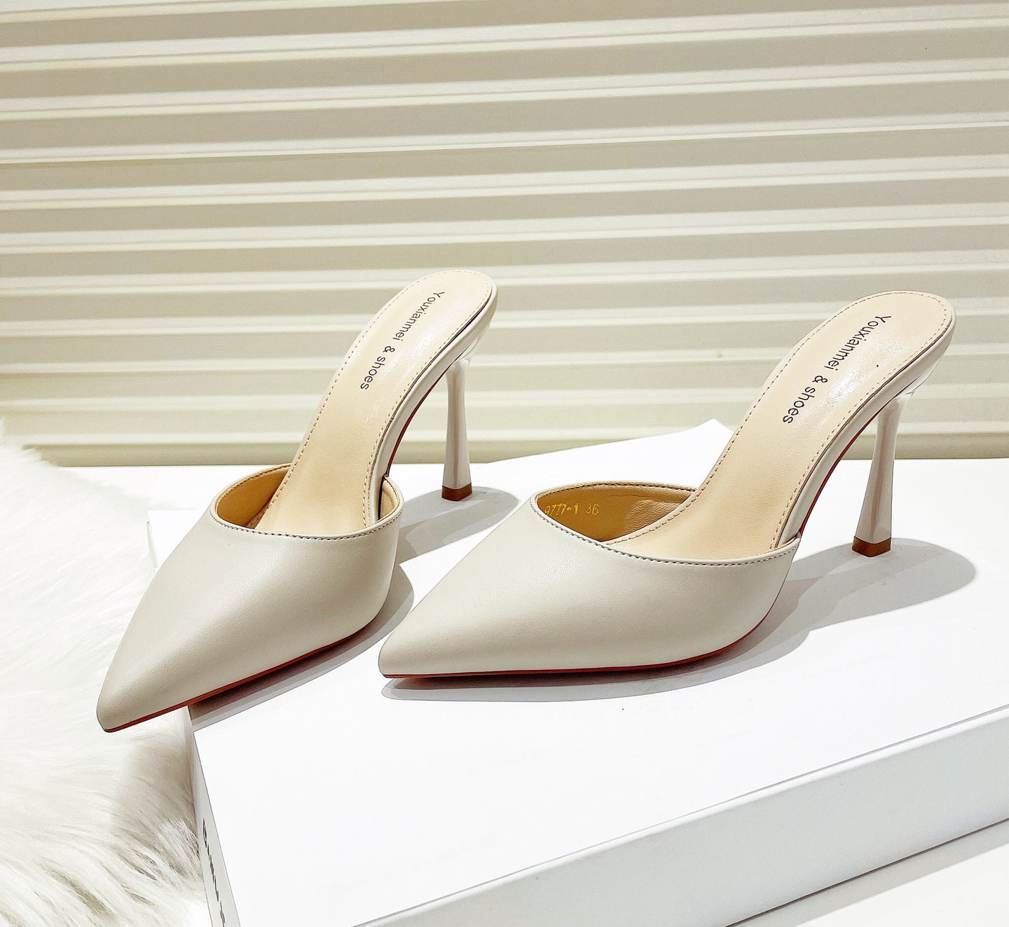 Fashion slip-on women's slippers