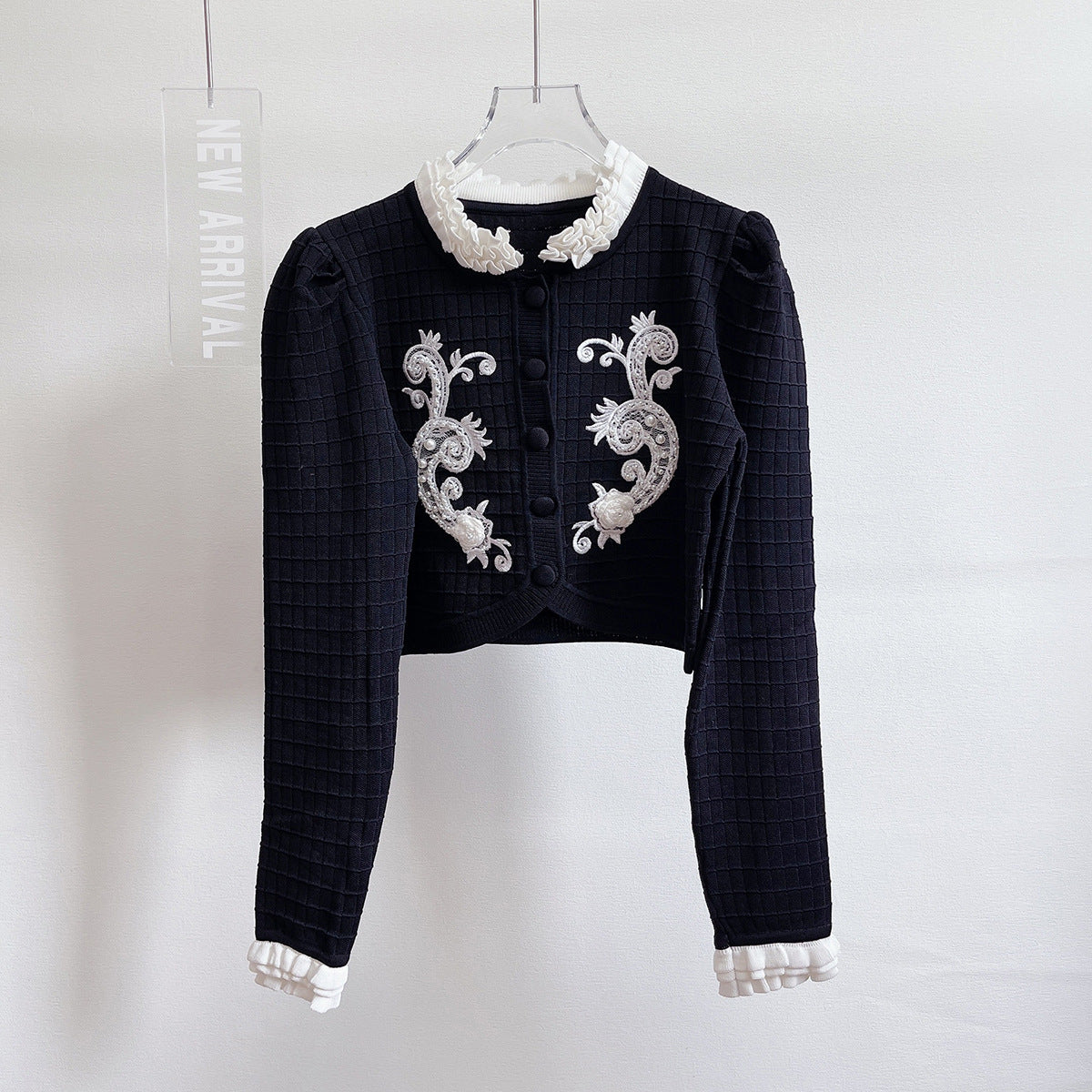 Schlankes kurzes Strickjackenkleid