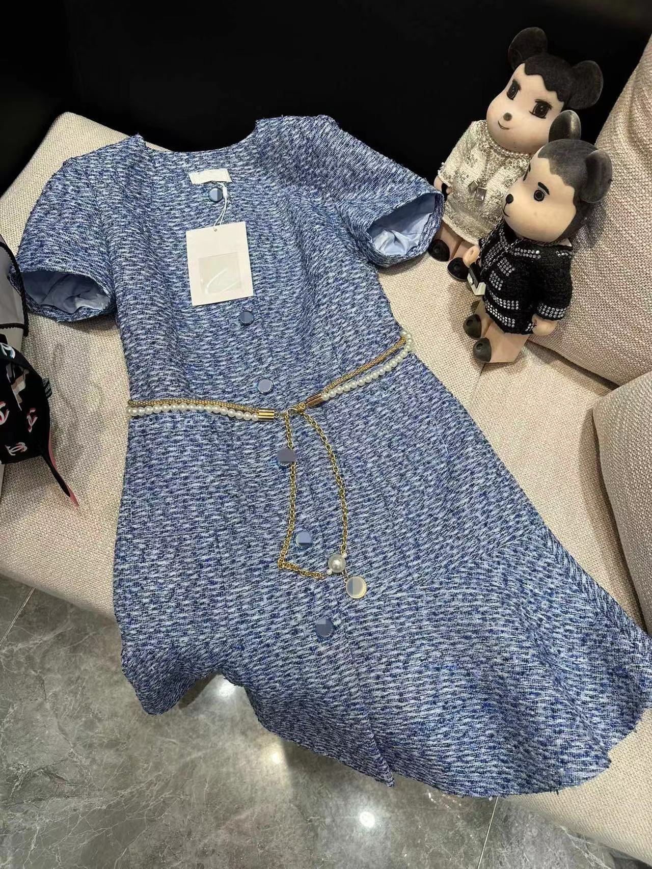 Dünnes Tweed -Mini -Kleid