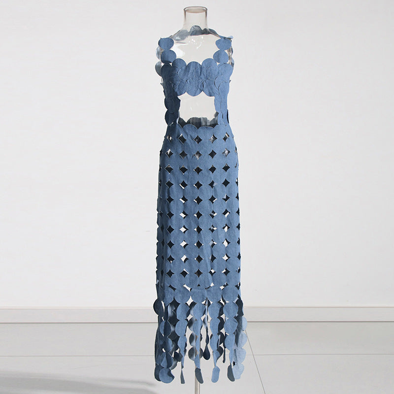 Rückenfreie schlanke Frauen ziehen sich an