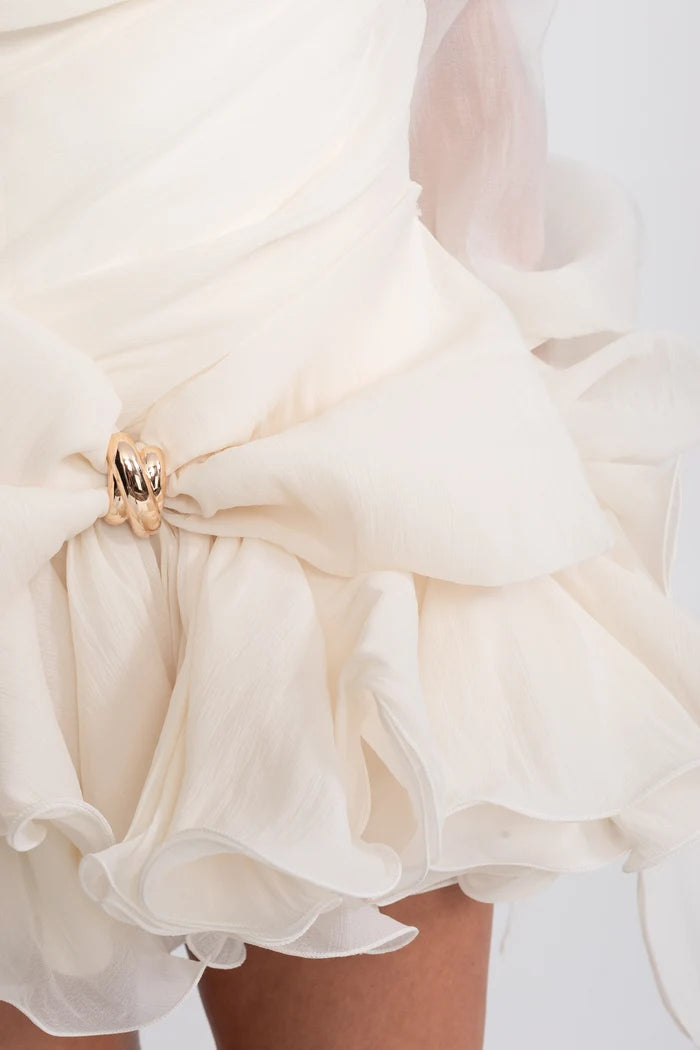 Off-Shoulder Bow Ruffle Mini Dress With Gold Buckle - Ivoire