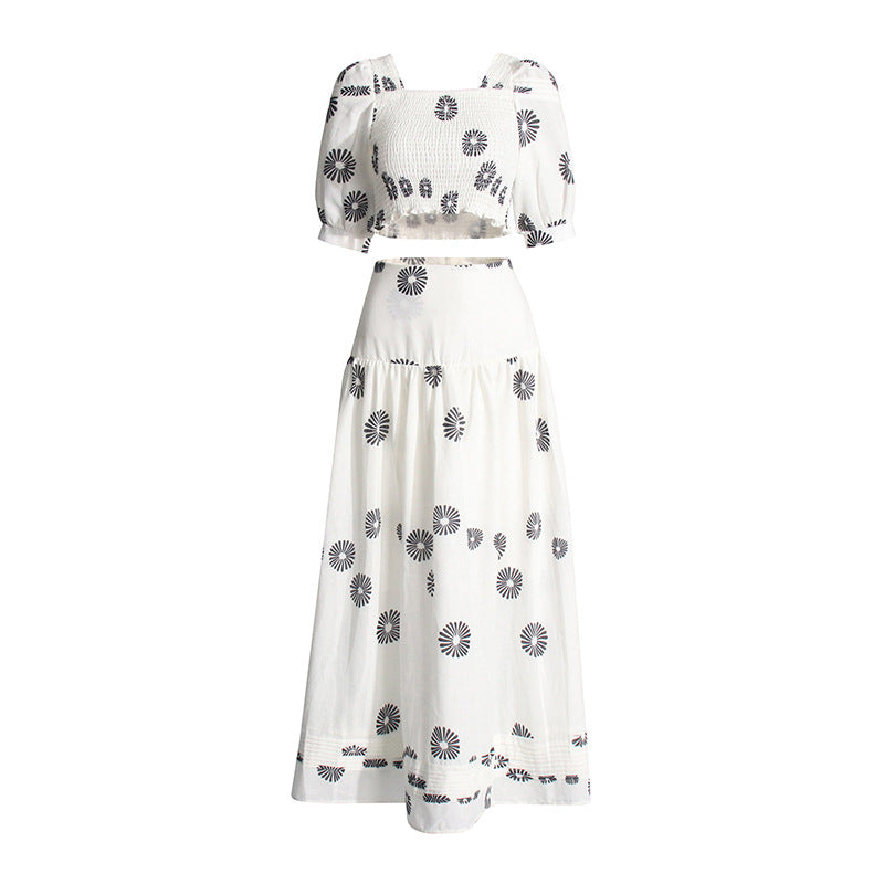 Robe taille haute à col carré et manches bouffantes