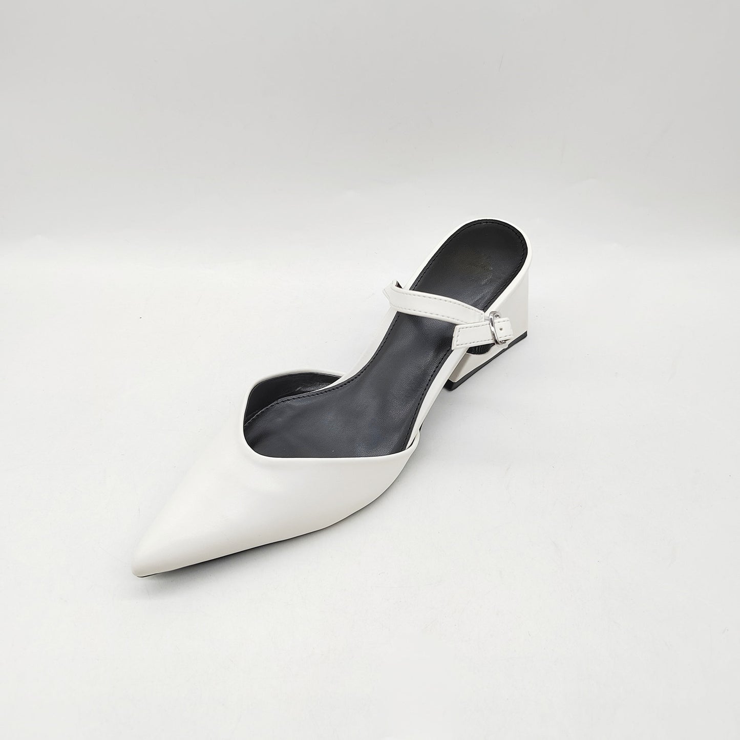 Sandle With Pointed Toe Block Heel Middle