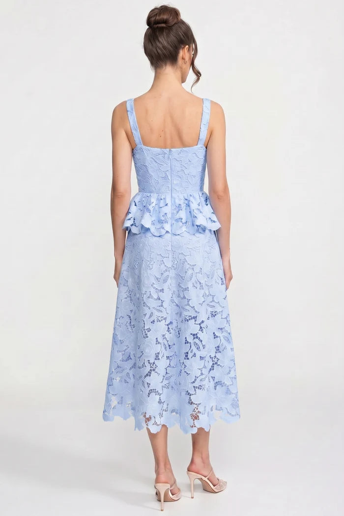 Sleeveless Lace Peplum Dress With Midi Skirt And Golden Buttons - Blue