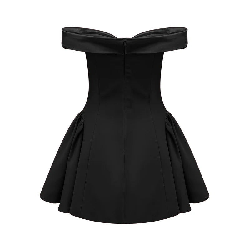 Mini robe à épaules à épaules dérivées