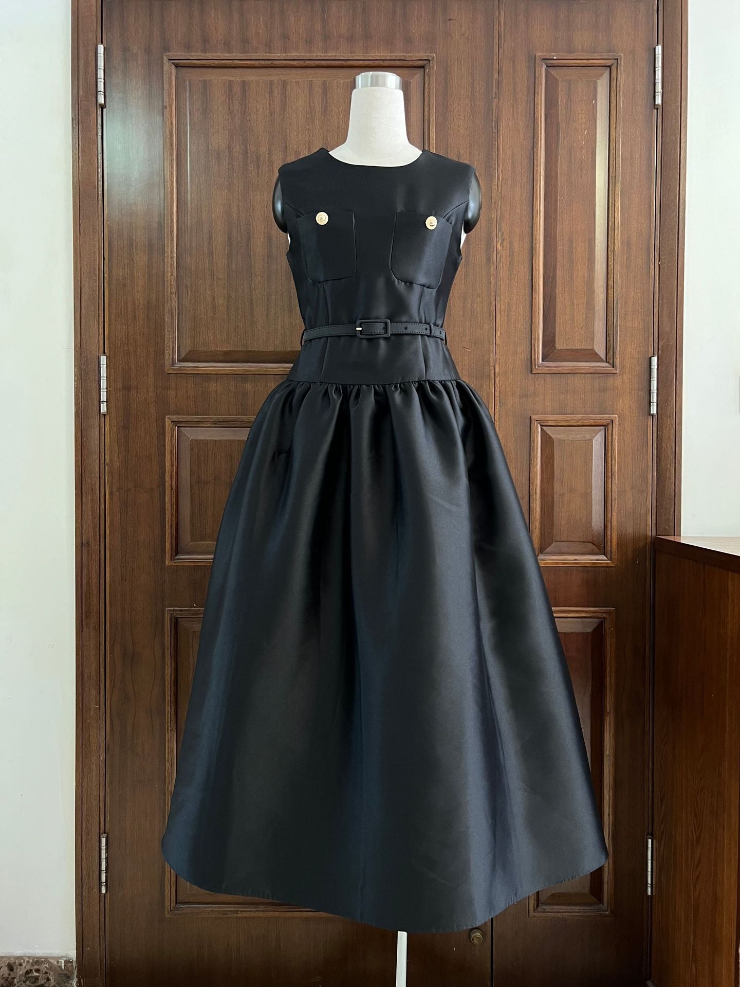 crew neck button pocket waist slimming dress