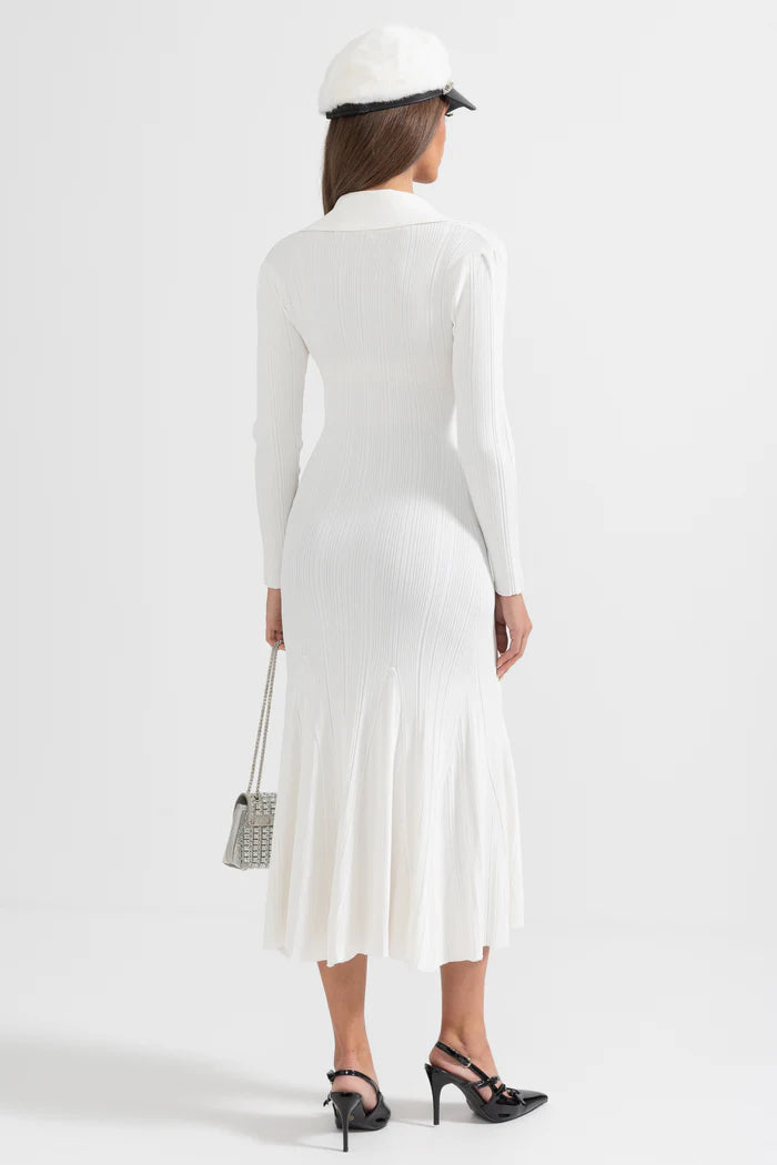 Elegant Ribbed Dress With Long Sleeves - White