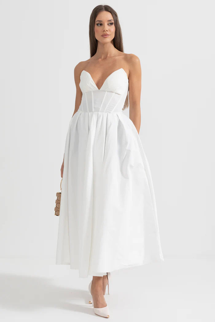 Sophisticated Strapless Midi Dress with Fitted Bodice