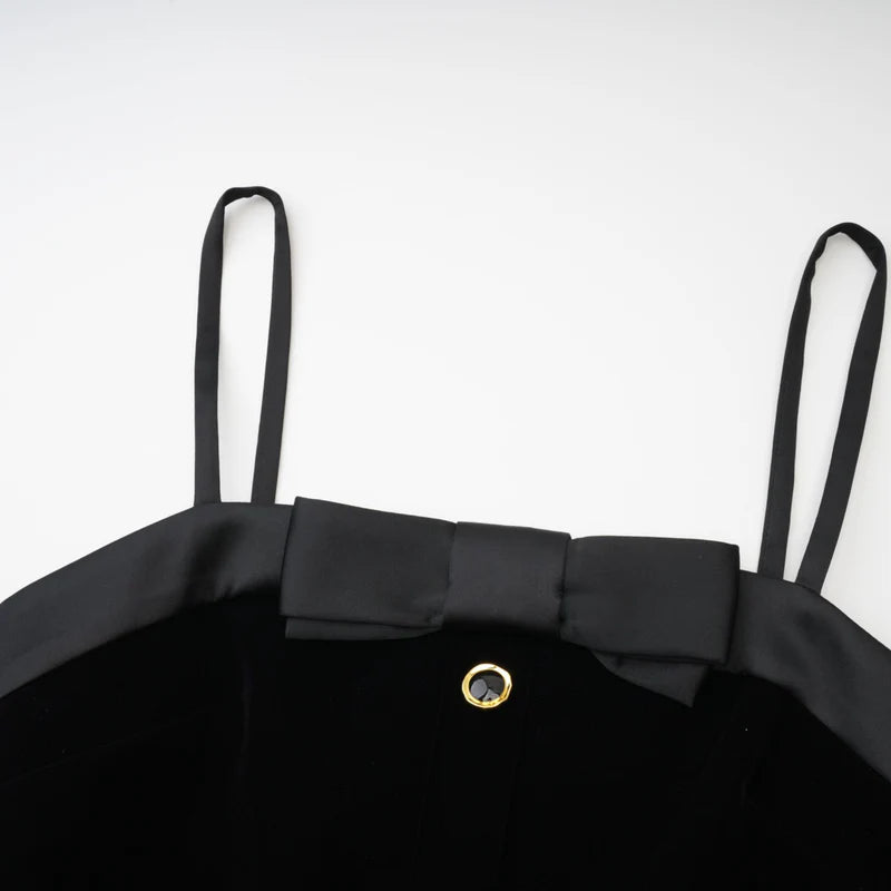 Réeva Bow Embellifhed Velvet Mini Robe
