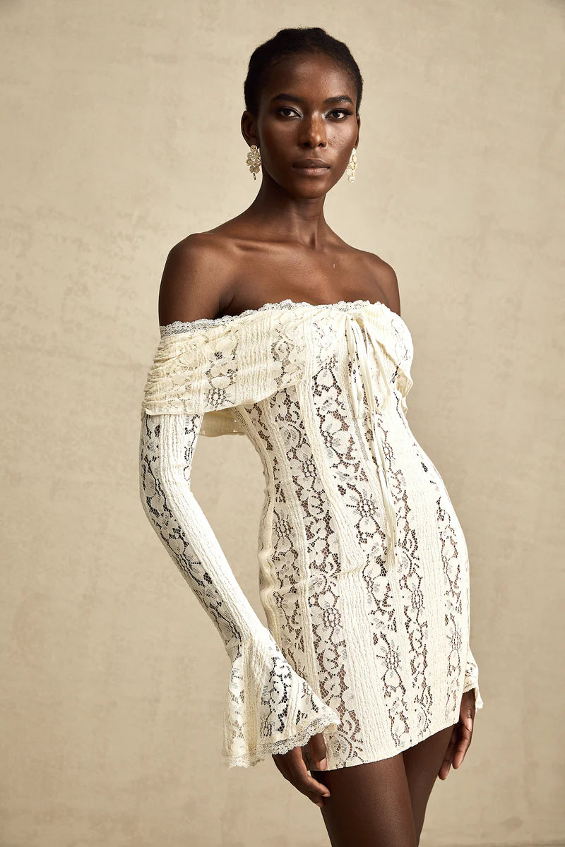 Émeline en dentelle florale mini-robe à boucles à bouffée en neutres