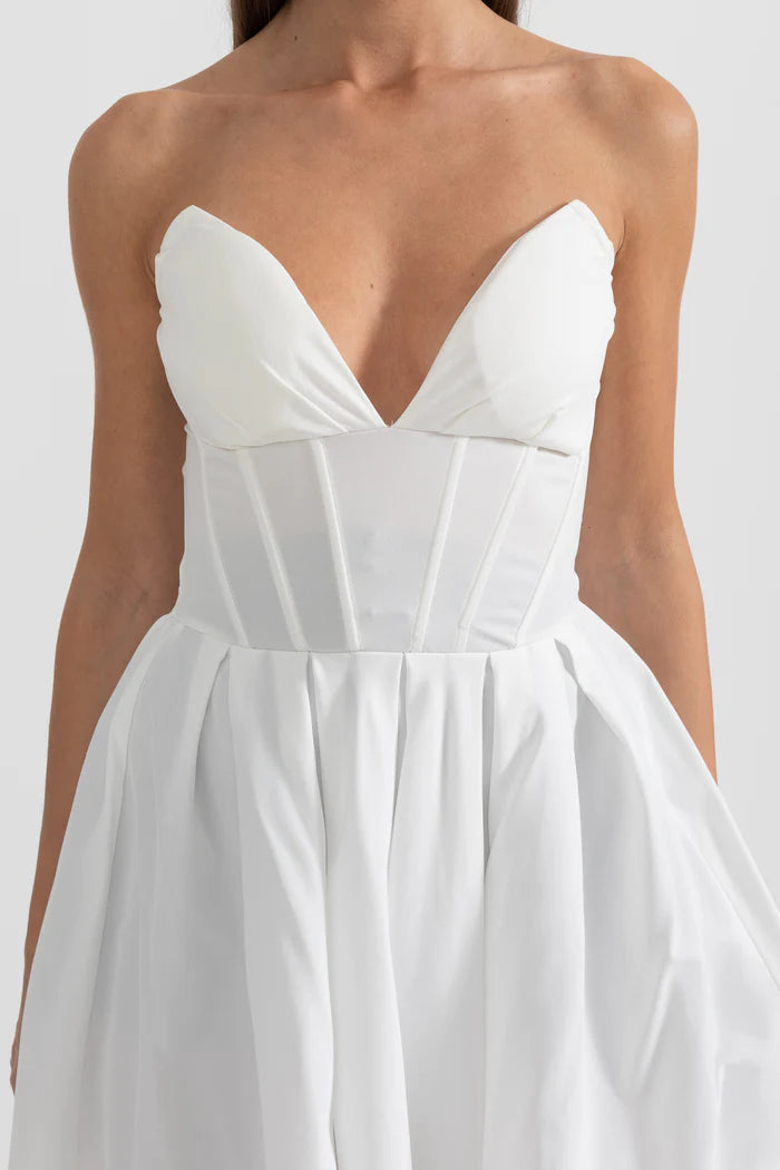 Sophisticated Strapless Midi Dress with Fitted Bodice