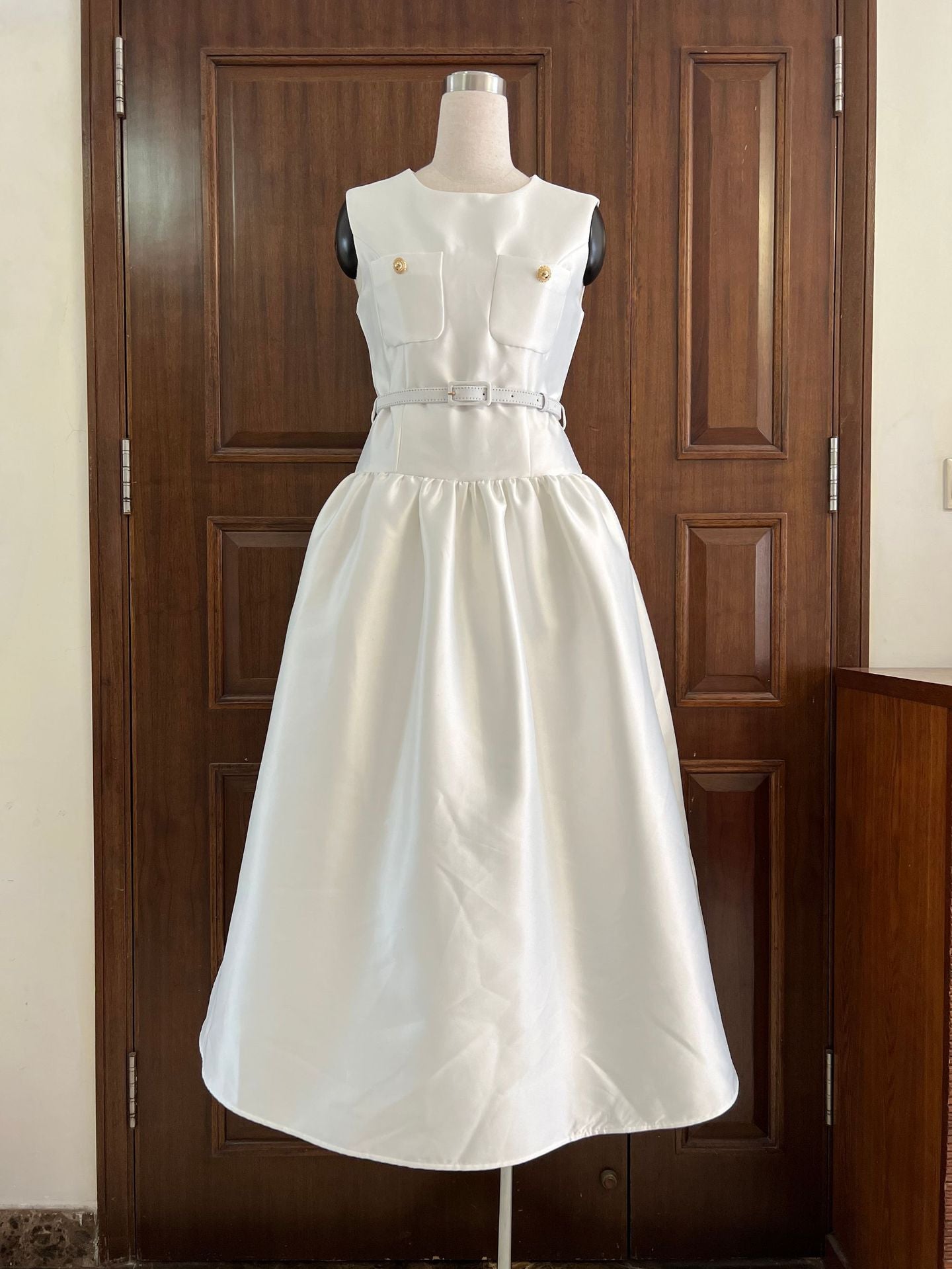 crew neck button pocket waist slimming dress