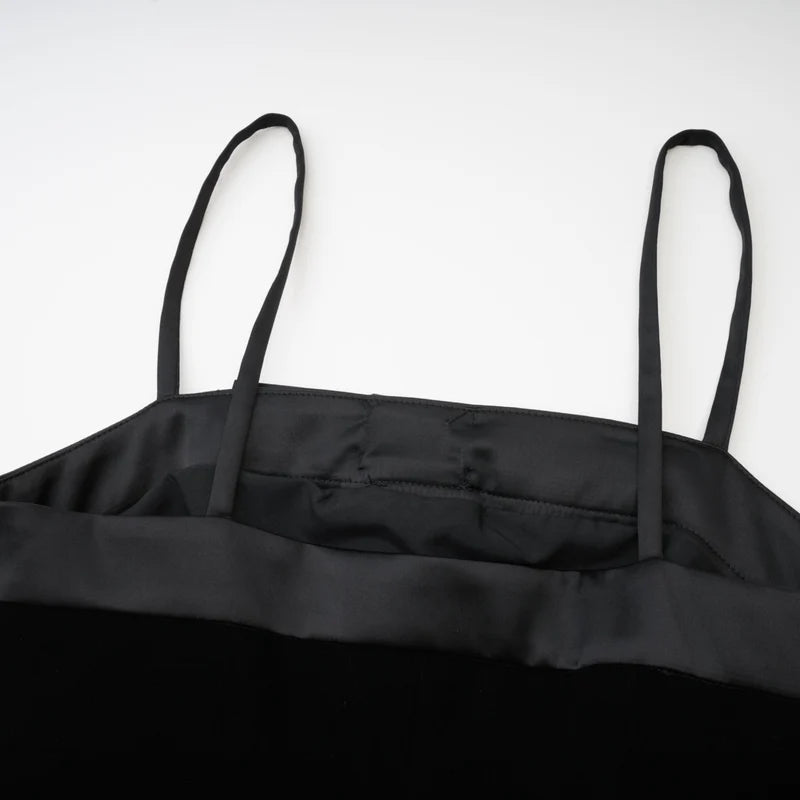Réeva Bow Embellifhed Velvet Mini Robe