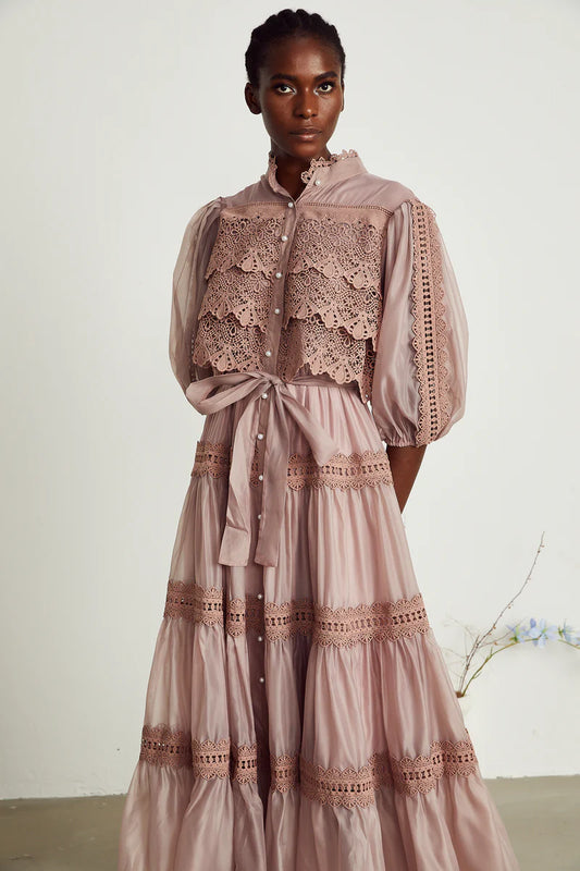 Robe midi à plusieurs niveaux en dentelle