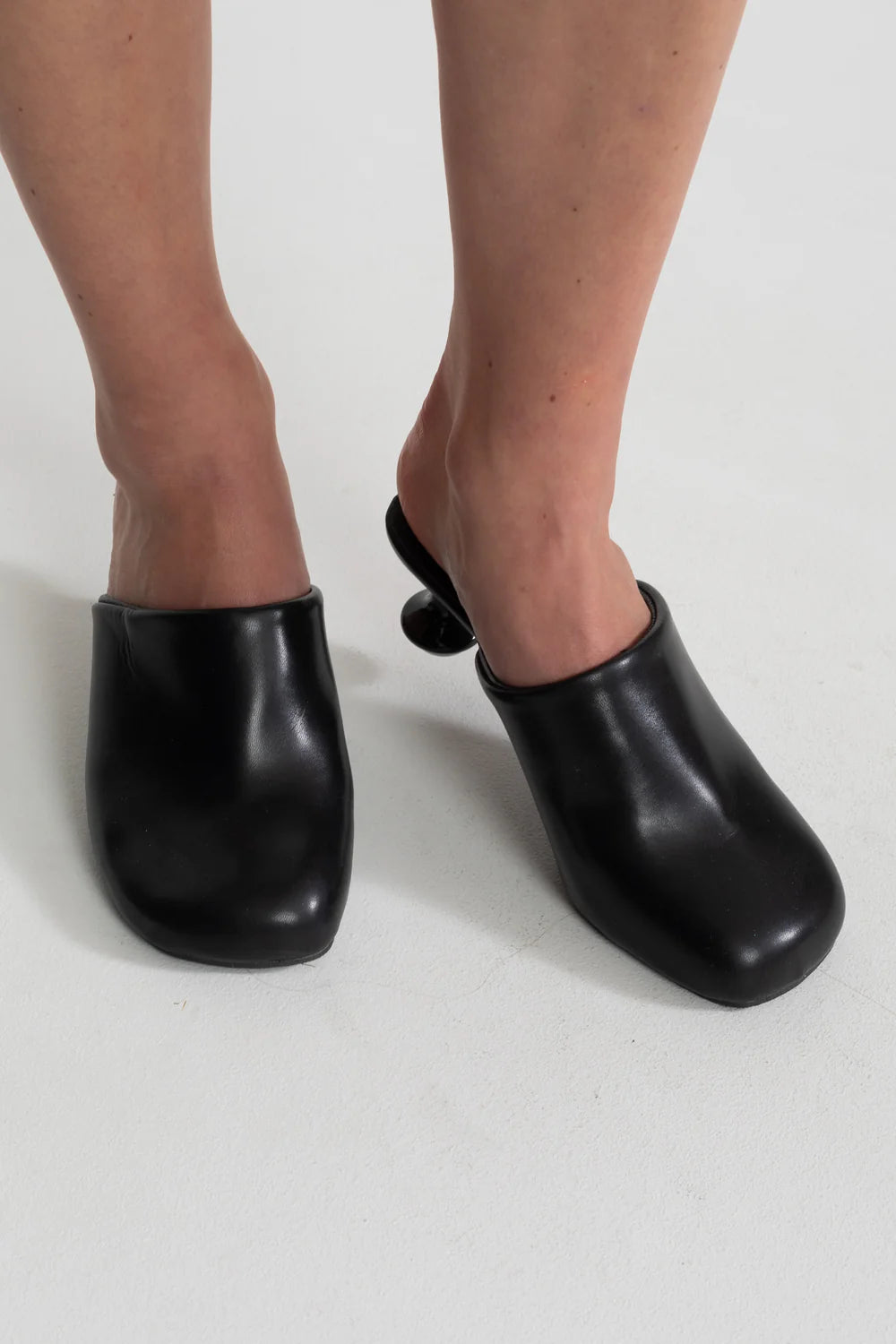Sculptural Heel Mules With Rounded Square Toe – Black