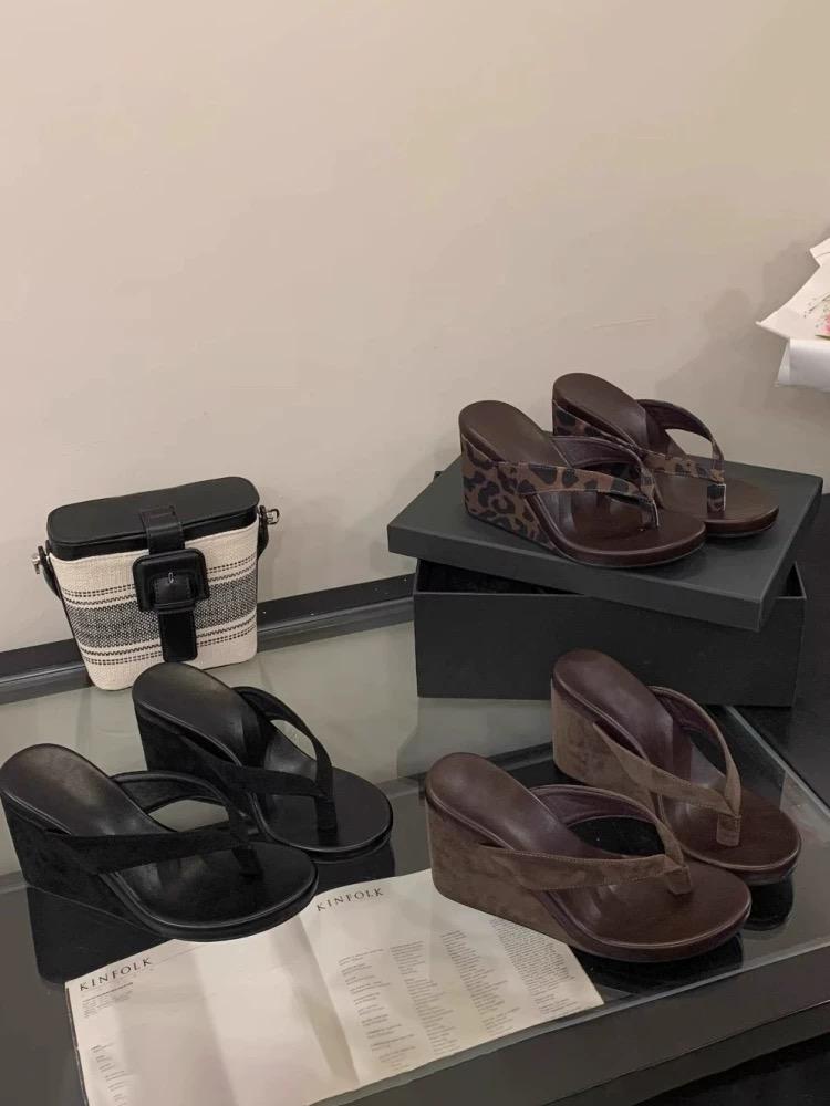 Classic Curve Wedge Sandals