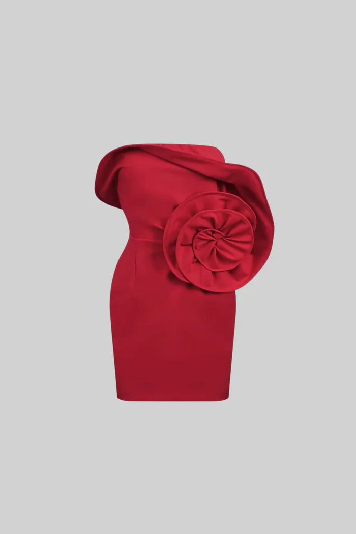 Mini-robe asymétrique à épaules dénudées avec embellissement rose surdimensionné - rouge