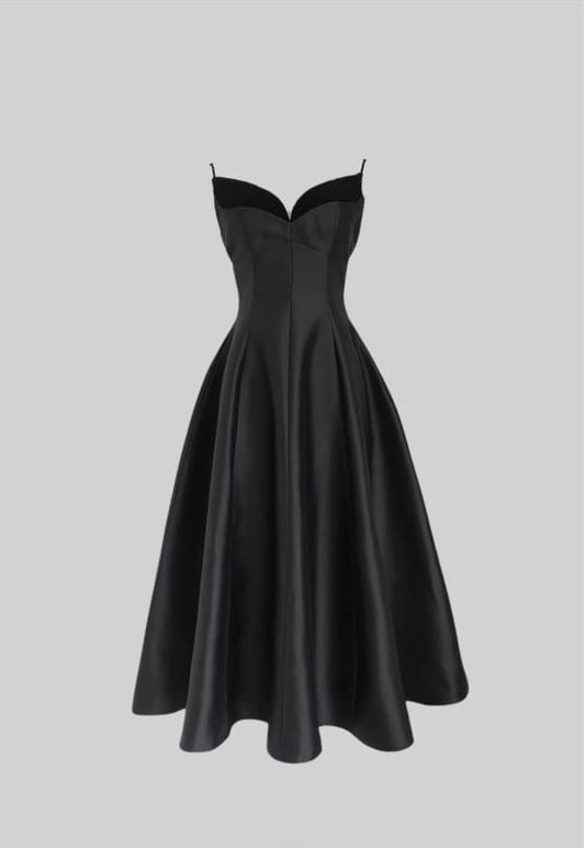 Sleeveless Fitted Dress With Sweetheart Neckline And Flared Knee-Length Skirt - Black