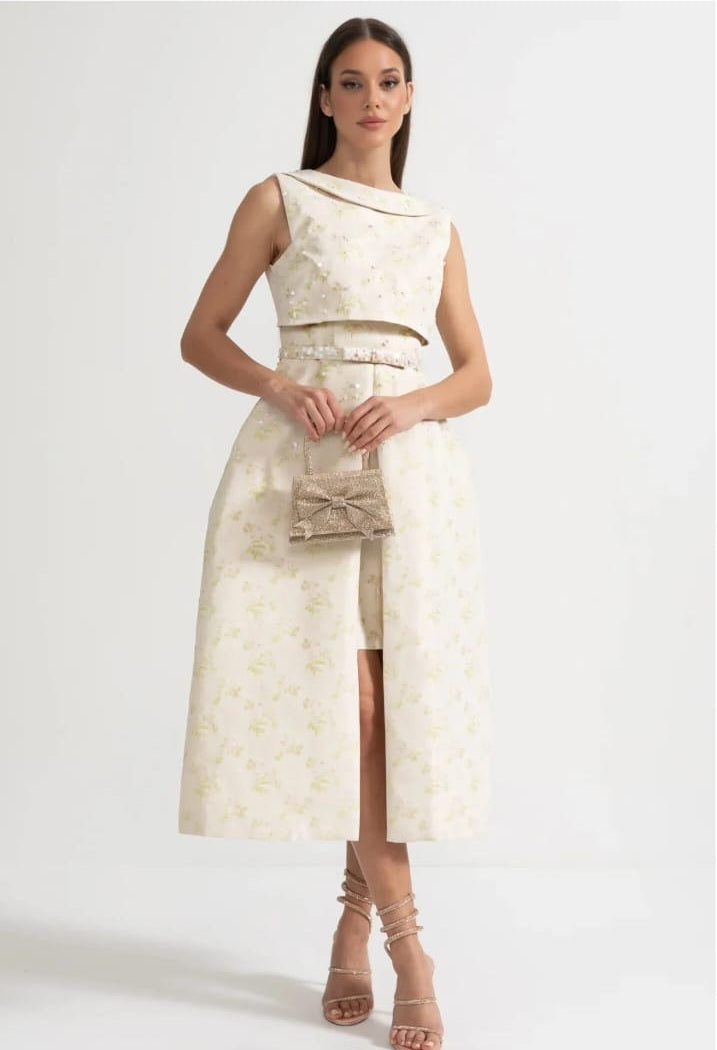 Blumengestickte ärmellose Kleid mit hohem Ausschnitt und vorderer Schlitz - Ivoire