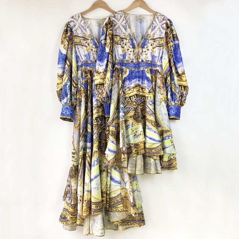 Robe de volants à col en V