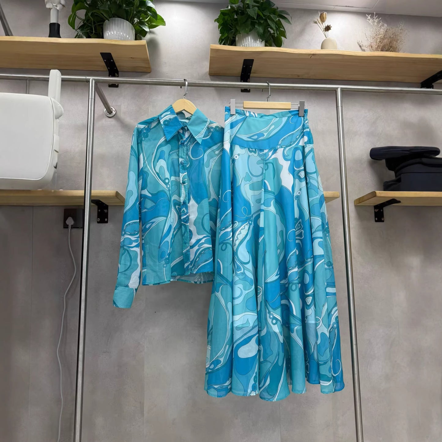 Printed Long-Sleeved Shirt and Large Hem Skirt Set