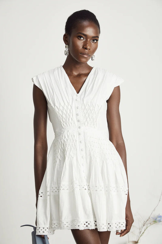 Anaïs découpé à faux-pearl en mini-robe ornée