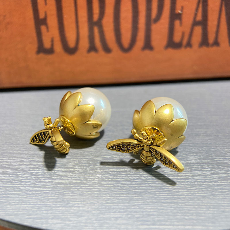 Bee pearl stud earrings