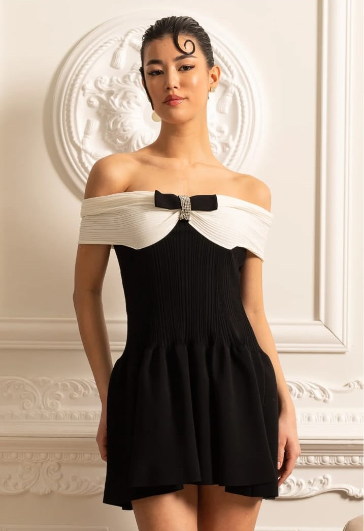 Elegantes Off -Shoulder -Mini -Kleid mit kontrastierenden Bustier und Bug - Schwarz