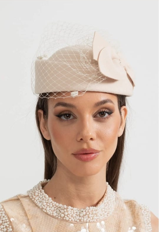 Elegant Hat With Delicate Netting And Decorative Bow Applique - Beige