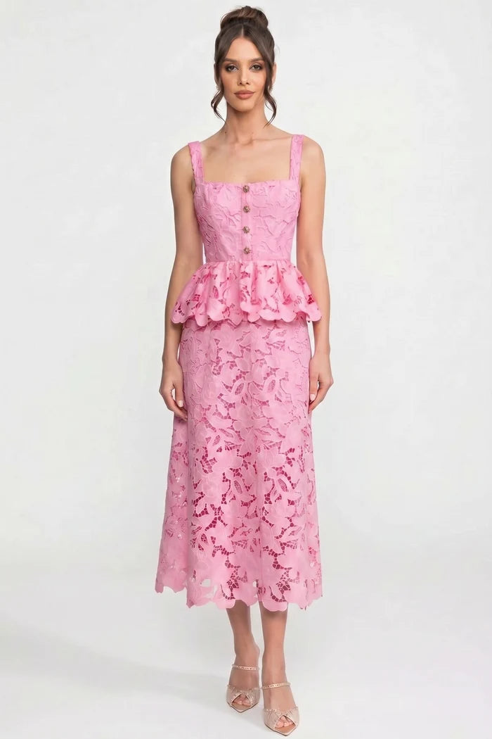 Sleeveless Lace Peplum Dress With Midi Skirt And Golden Buttons - Pink