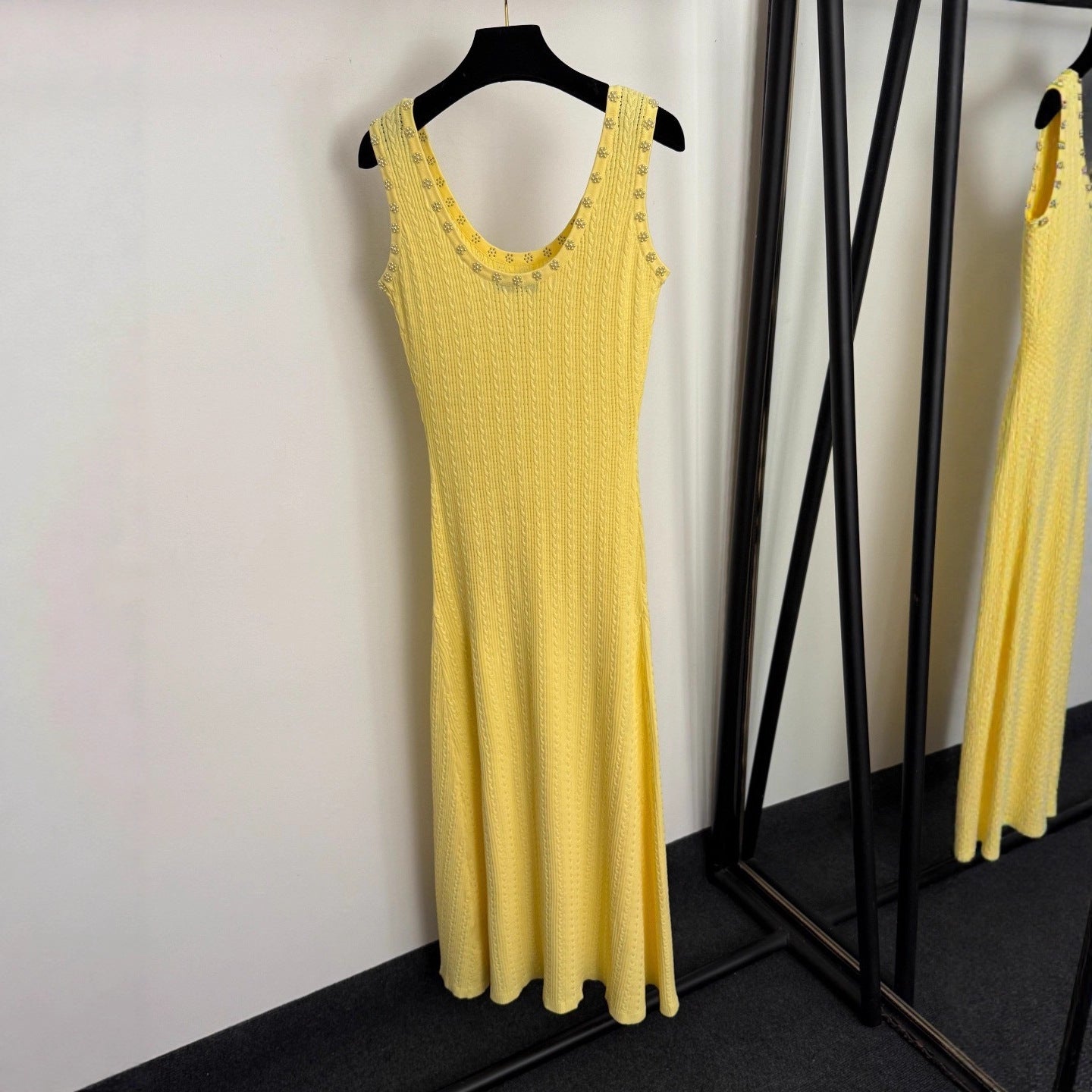 Cut Out Hemp Pattern Knitted Sleeveless Vest Dress
