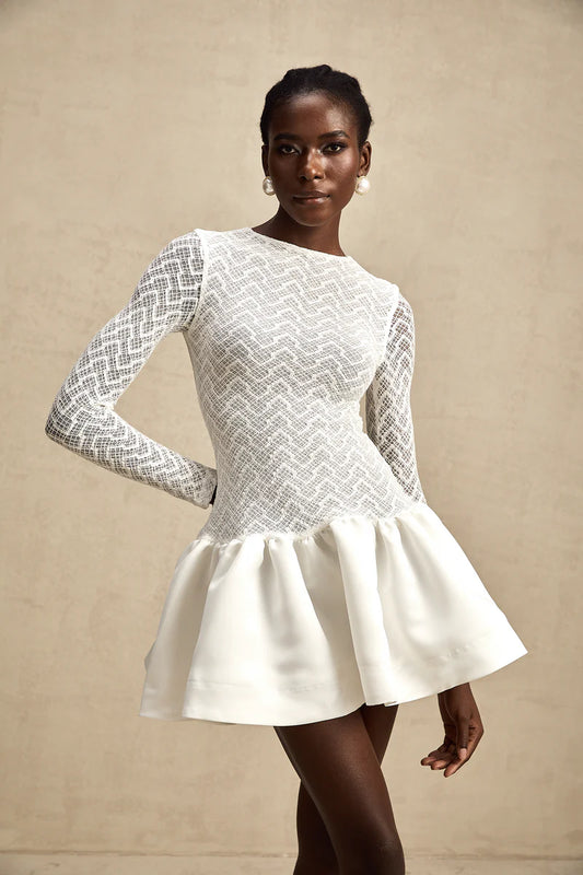 Océane White en dentelle en dentelle Robe
