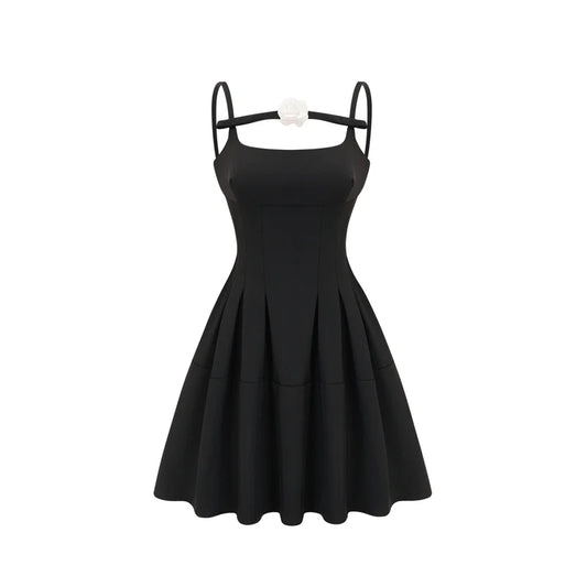 Mini-robe noire plissée de camélia