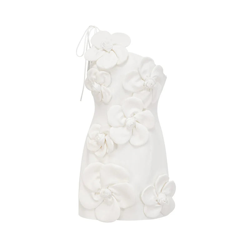 Mini-robe liane florale à épaules déroutantes en blanc