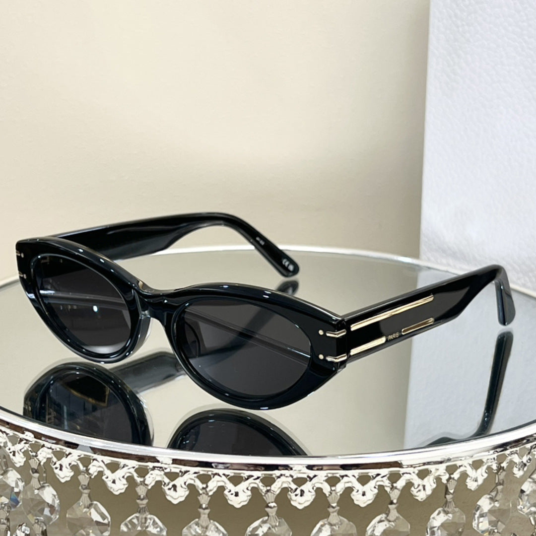 Tortoise shell frame sunglasses