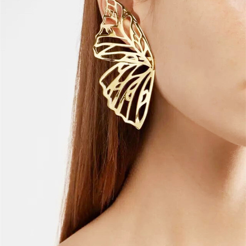 Short hollow butterfly wings shape stud earrings