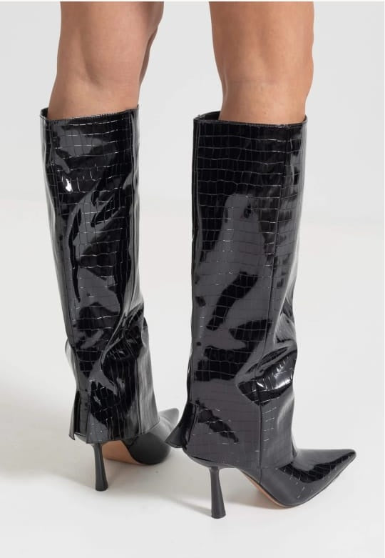 Knee-High Alligator Skin Pattern Pointed Boots - Black