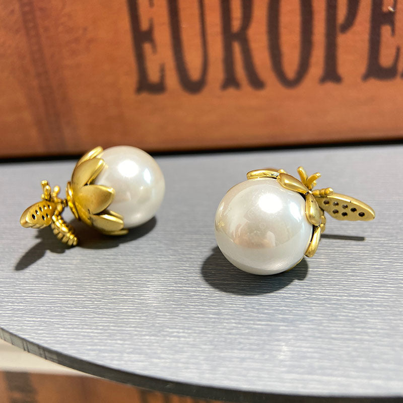 Bee pearl stud earrings