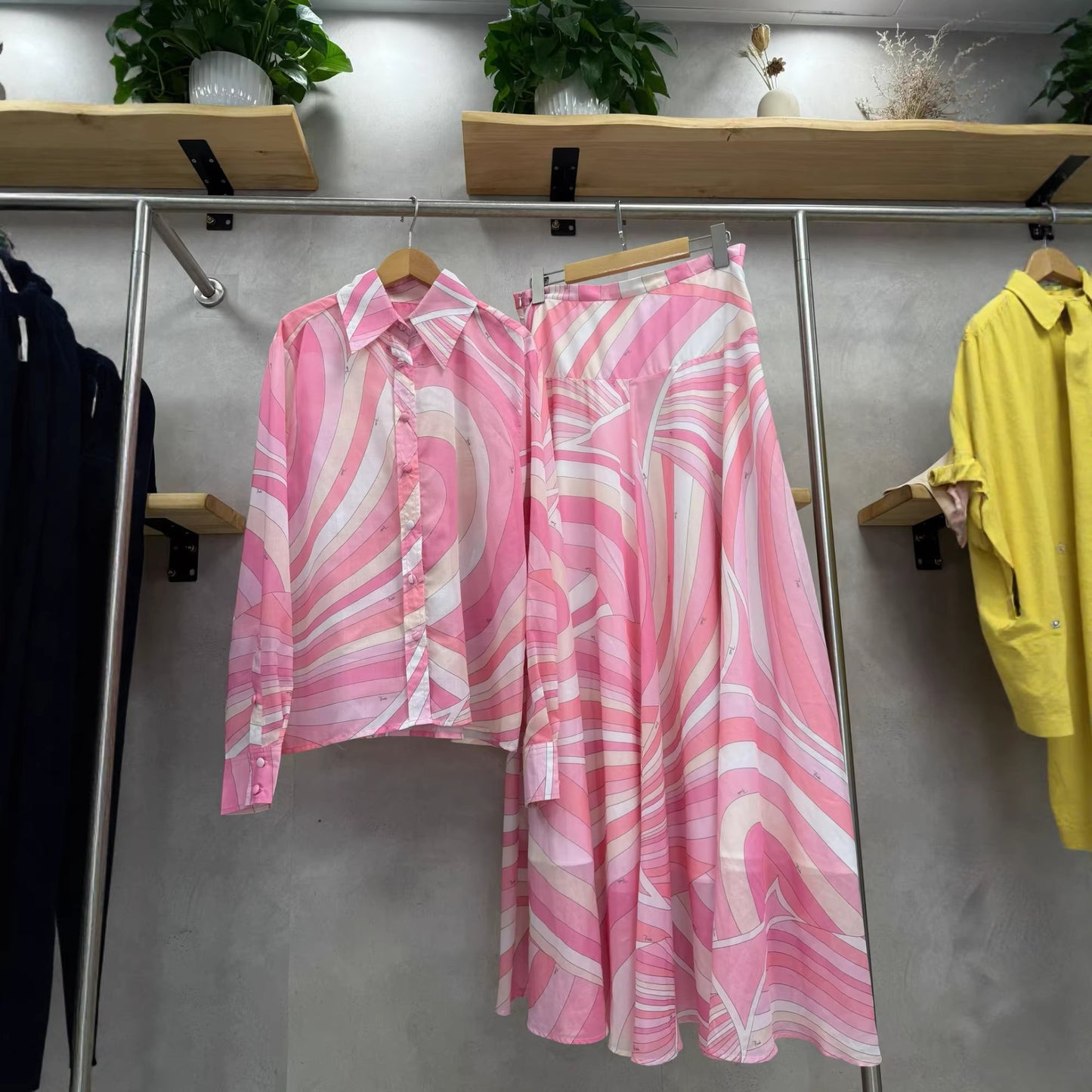 Printed Long-Sleeved Shirt and Large Hem Skirt Set