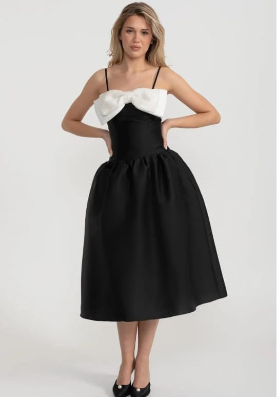 Montiertes ärmelloses Minikleid mit prominenten großen weißen Bogen - schwarz