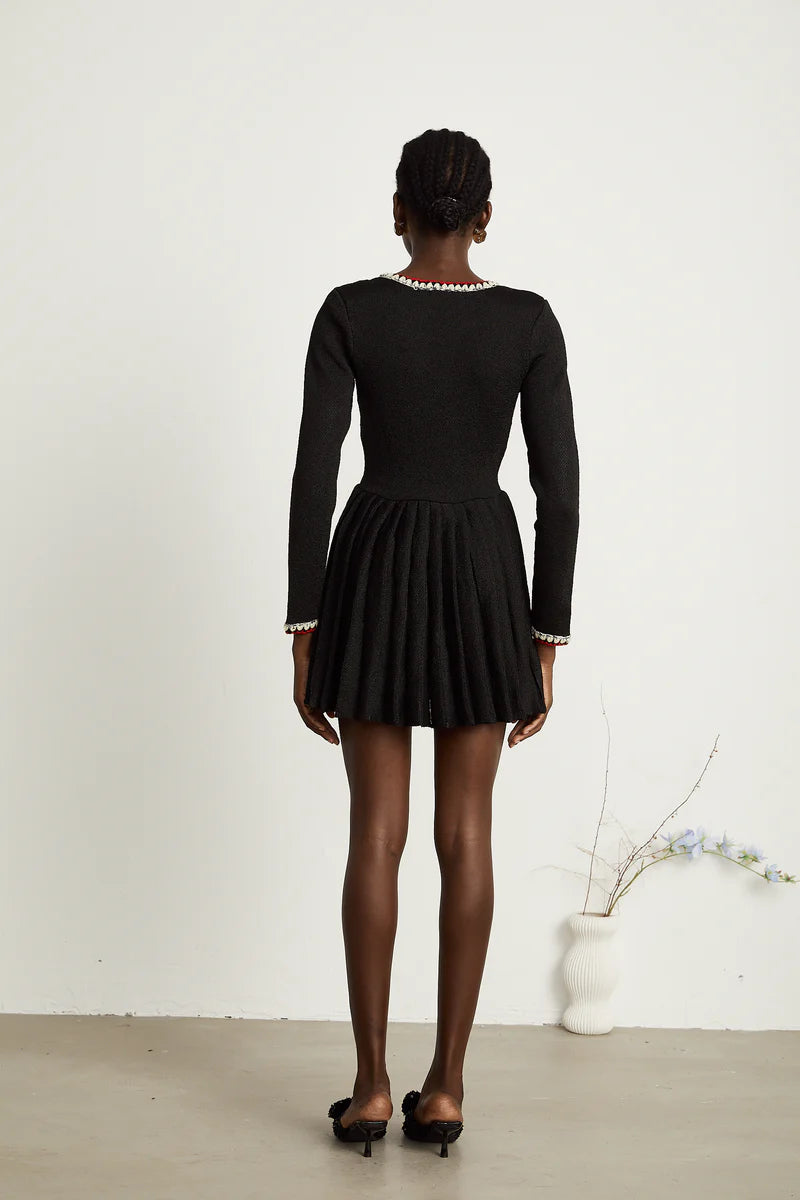 Auille tricotée de mini robe plissée