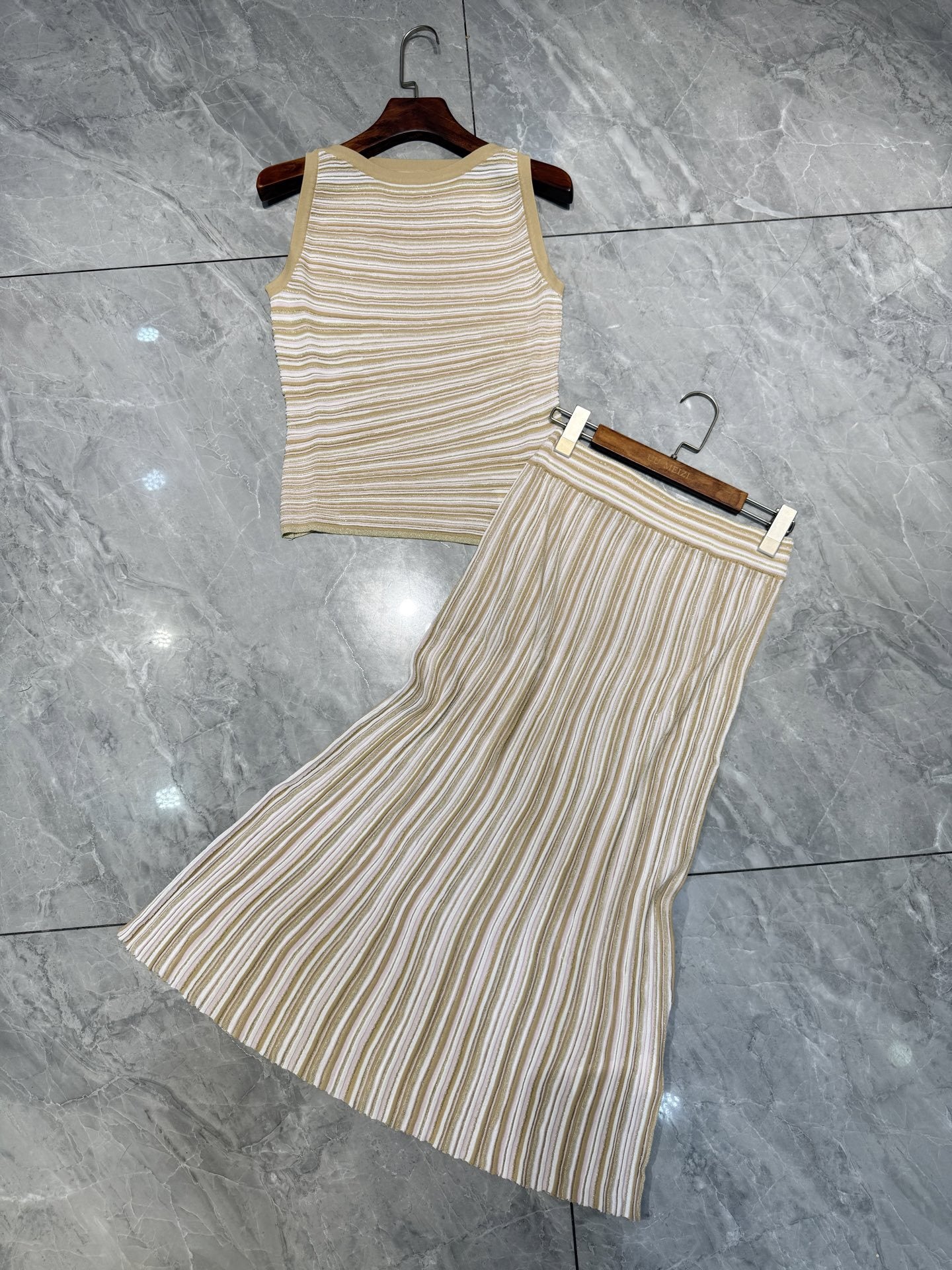 Sleeveless Vest + Stripesd Skirt Two-Piece
