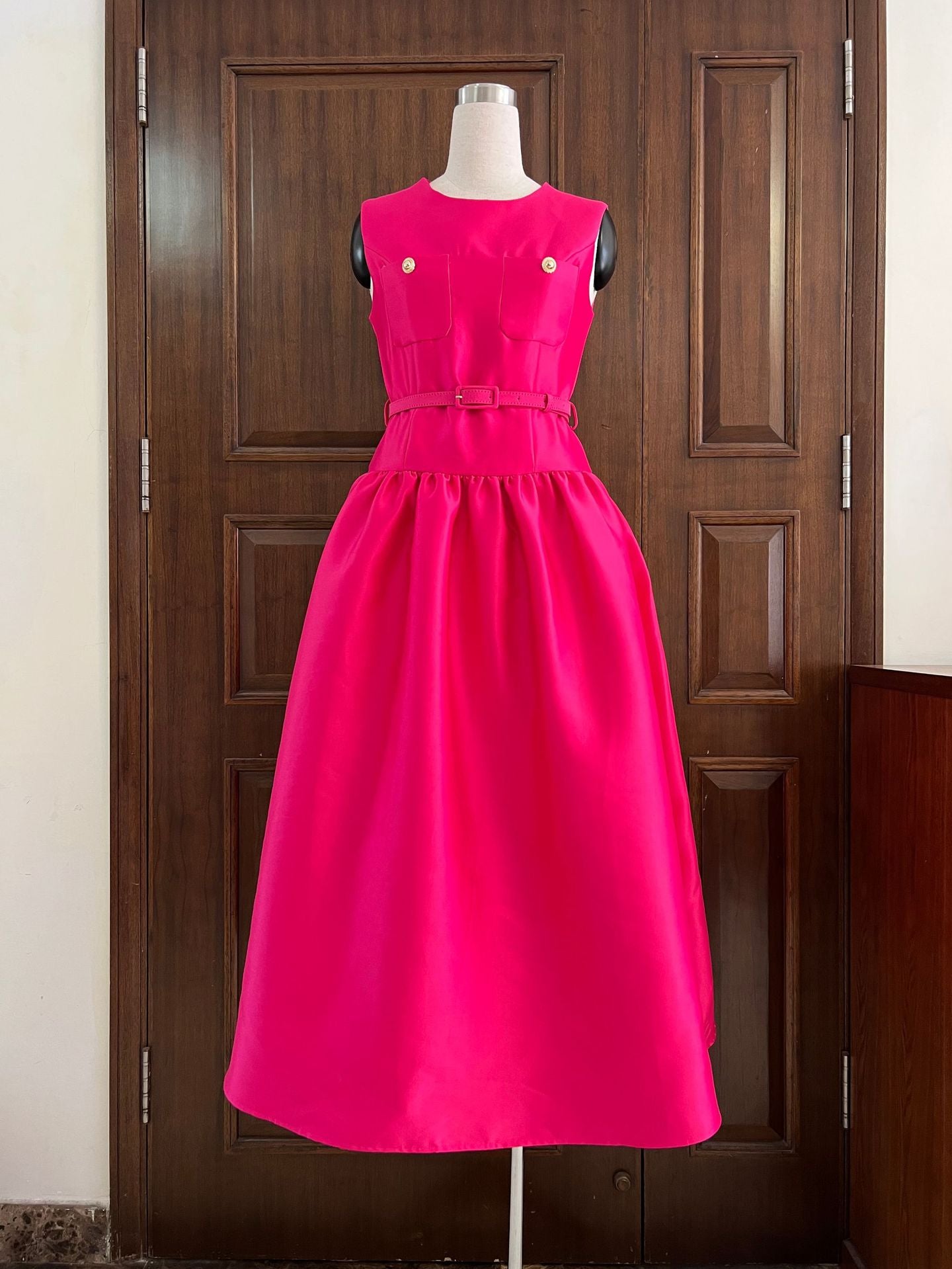crew neck button pocket waist slimming dress