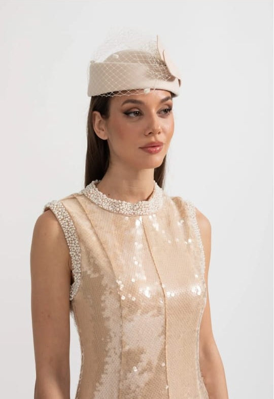 Elegant Hat With Delicate Netting And Decorative Bow Applique - Beige